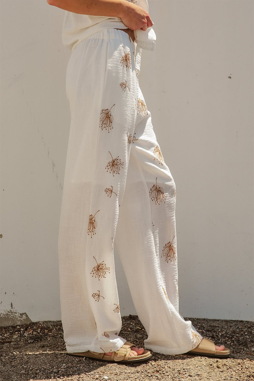 Fielle Embroidered Linen Set