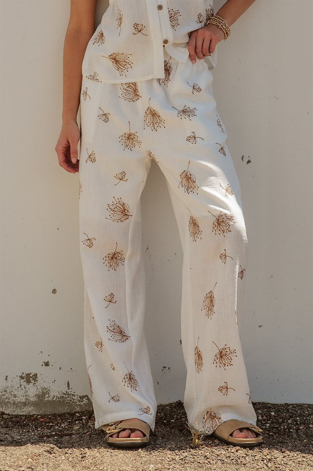Fielle Embroidered Linen Set